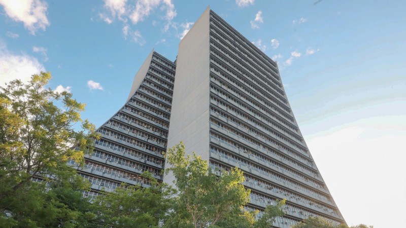 PORTO ALEGRE, RS, BRASIL, 17.2.2021.   O Centro Administrativo Fernando Ferrari (CAFF) é um prédio em forma de pirâmide localizado no bairro Praia de Belas em Porto Alegre, capital do RS. No edifício funcionam diversas Secretarias e outros órgãos da administração pública estadual. Seu nome é uma homenagem ao economista e político Fernando Ferrari Foto:  Itamar Aguiar/Palácio Piratini/10/2020. Foto:  Itamar Aguiar/Pálacio Piratini