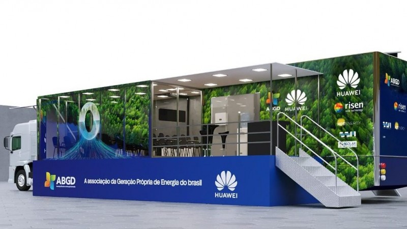 Carreta adaptada da ABGD dispõe de sala de aula e de um sistema de energia solar