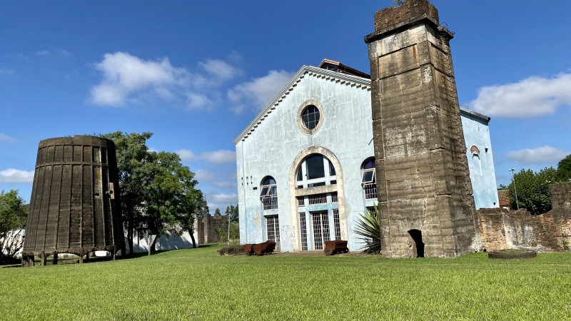 No pr&eacute;dio onde est&aacute; a exposi&ccedil;&atilde;o do Museu do Carv&atilde;o, funcionou a primeira usina termel&eacute;trica do Brasil