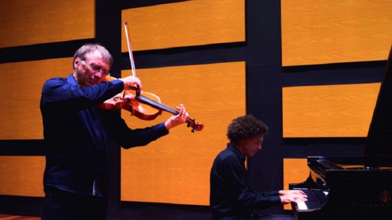 Na primeira parte da apresentação, o Duo Sonata executará os quatro movimentos da Sonata nº 1 de Brahms