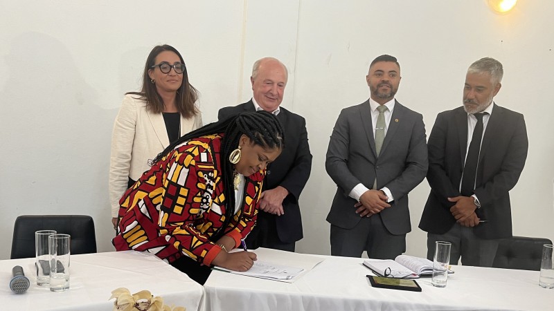 caroline moreira termo de compromisso contra racismo em gramado