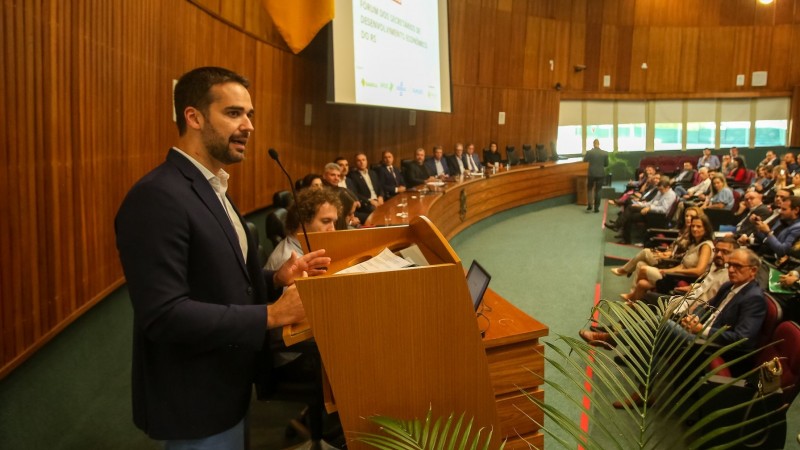 Leite destacou que a burocracia deve ser combatida, para que serviços melhores sejam oferecidos à população