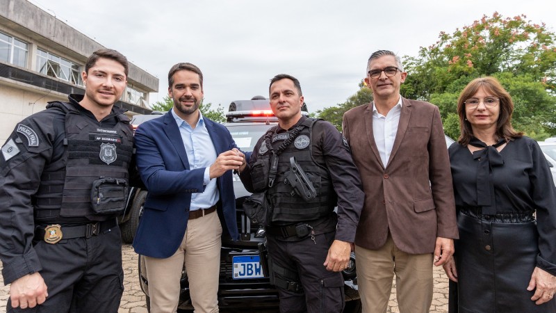 entrega 49 viaturas e dois caminhões à Susepe   leite, viana