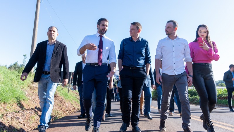 Leite visita obras e participa de lançamento de feira em Ponte Preta