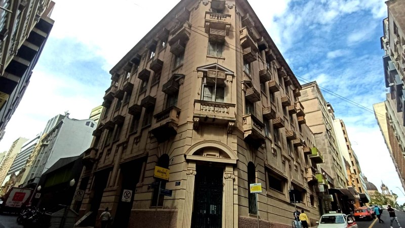 Um concurso deve ser realizado para selecionar o projeto arquitetônico de reforma e revitalização do prédio