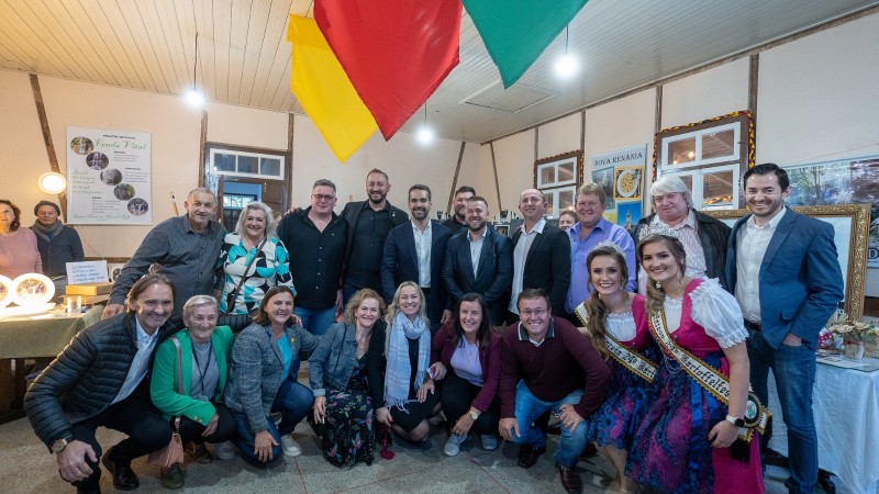 Leite visitou estandes com produtos coloniais e de indústrias da cidade