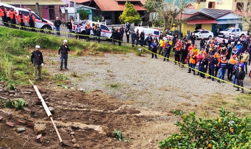 O exercício simulado mostrou possíveis danos humanos, materiais e ambientais causados por chuvas intensas e deslizamento de terra