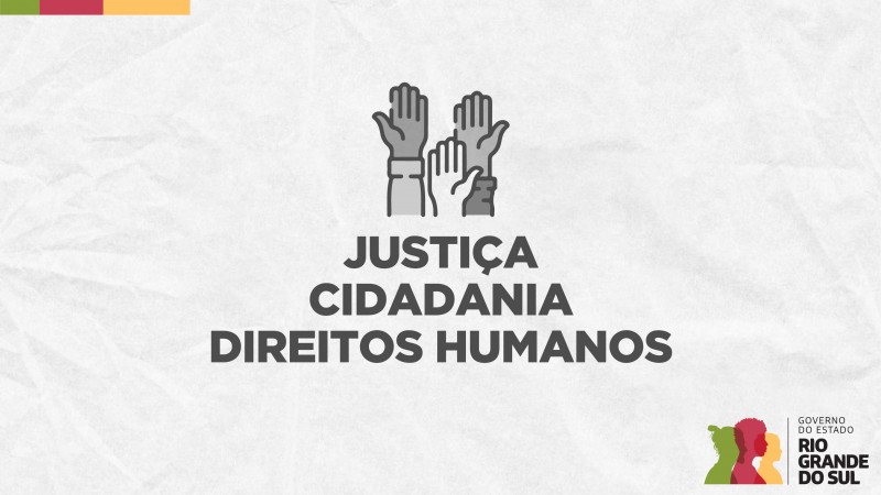 Card em fundo cinza, no qual estão escritas as palavras Justiça, Cidadania e Direitos Humanos ao centro, logo abaixo do ícone de três mãos em cores diferentes, representando a diversidade. No canto inferior direito está a logomarca utilizada pela gestão 2023-2026 do governo do Rio Grande do Sul.