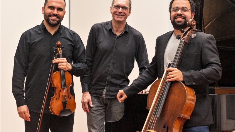 Geovane Marquetti (E), André Carrara e Murilo Alves formam o Trio Guarani