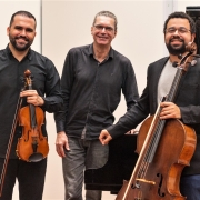 Geovane Marquetti (E), André Carrara e Murilo Alves formam o Trio Guarani
