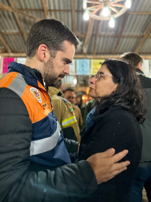 TNT Leite visita desabrigados em Caraá