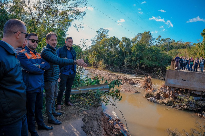 ponte que liga Três Cachoeiras a Morrinhos do Sul