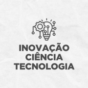 Card em fundo cinza, no qual está escrito Inovação Ciência Tecnologia ao centro, logo abaixo de um ícone que representa uma lâmpada acoplada a uma engrenagem, das quais saem traços com círculos na ponta significando as conexões. No canto inferior direito está a logomarca utilizada pela gestão 2023-2026 do governo do Rio Grande do Sul.