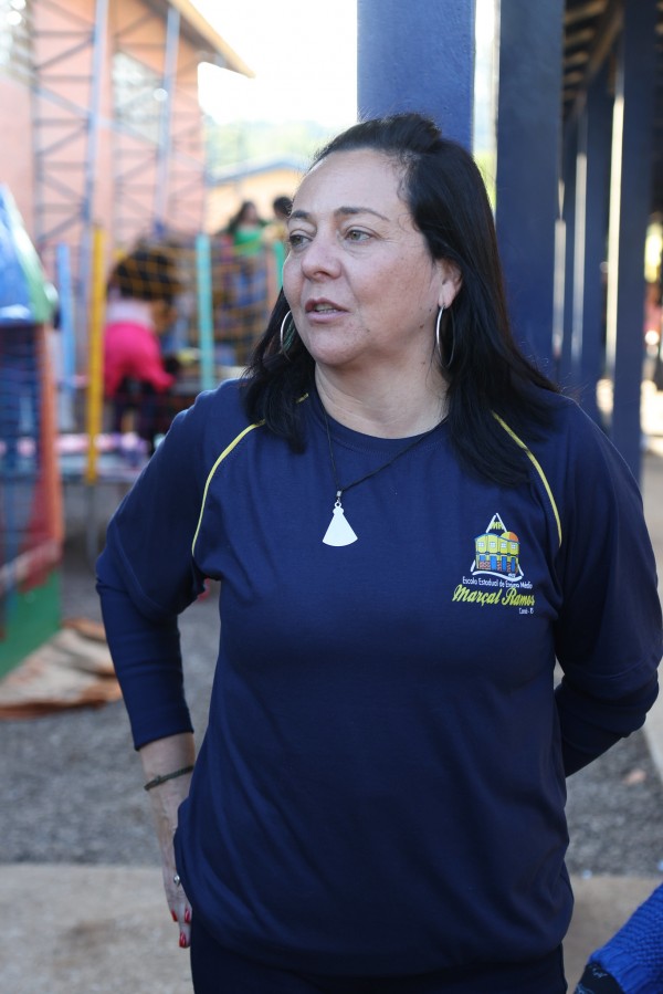 diretora Juliana Souza de Oliveira escola Caraá