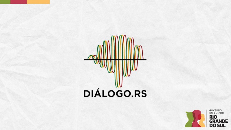 Card em fundo cinza com a logomarca colorida do podcast do governo do Rio Grande do Sul chamado Diálogo RS. A logo é formada pelo mapa do Estado desenhando a partir de movimentos ondulatórios que simulam a frequência das ondas de rádio. No canto inferior direito do Card está a logomarca utilizada pela gestão 2023-2026 do governo do Rio Grande do Sul.
