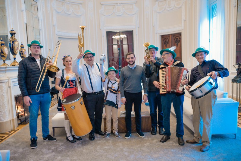 Representantes do município de Quinze de Novembro também estiveram no local para entrega do convite da 6ª Volkfest