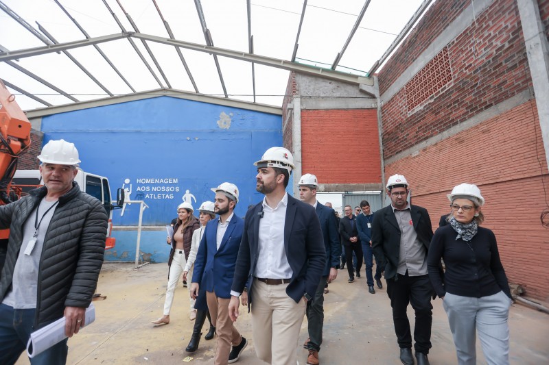 Leite e Gabriel vistoriaram as obras de reforma do Instituto Estadual Riachuelo