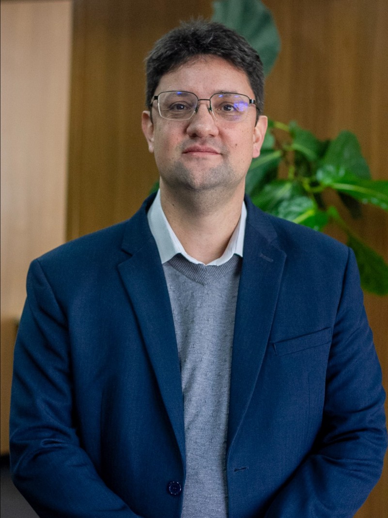 Foto aproximada de Felipe Cruzeiro, subsecretário da Central de Licitações do RS.