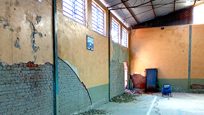 Imagem do início das obras no ginásio da escola Abramo Eberle em Caxias do Sul.