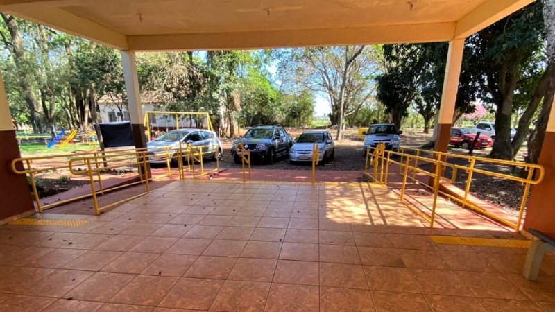 Imagem da entrada da Escola Franco Baglioni, em São Borja, que recebeu obras para se adequar ao Plano de Prevenção e Proteção contra Incêndio.