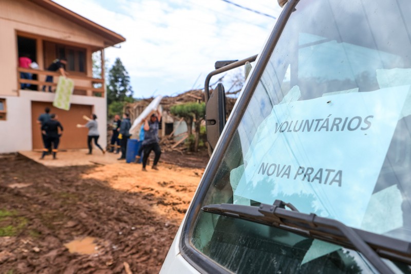 Voluntários atuando em Muçum