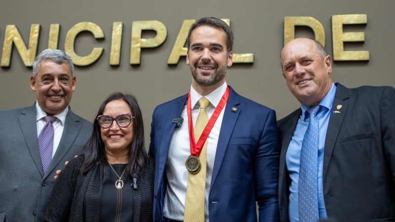 Leite receber título  Cidadão de Porto Alegre e Comenda Porto do Sol 3