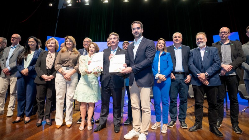 Governador recebe proposta do Marco Legal da Educação da Assembleia Legislativa out23
