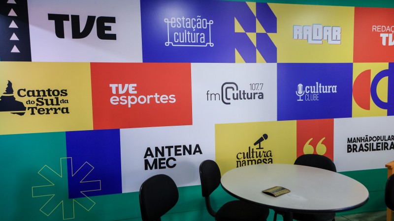 conteiner TVE Rádio FM Cultura feira do livro 2023