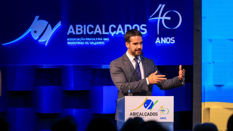 Leite   40 anos Abicalçados