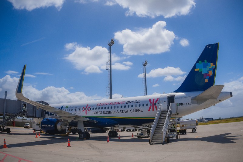 Airbus A320neo recebeu envelopamento especial com o tema do South Summit Brazil