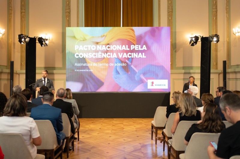 Leite discursa na adesão do RS a pacto nacional pela vacinação   jan24 (1)