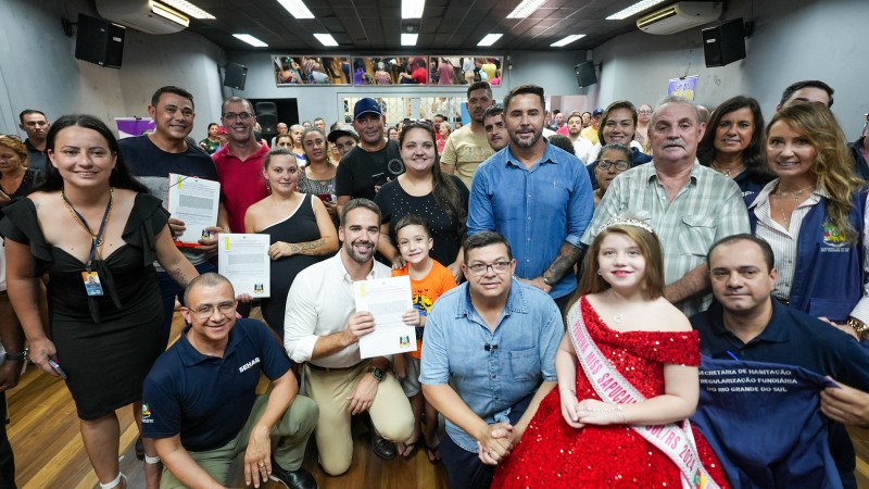 Entrega de termos de posse em loteamento Santa Luzia, em Sapucaia do Sul