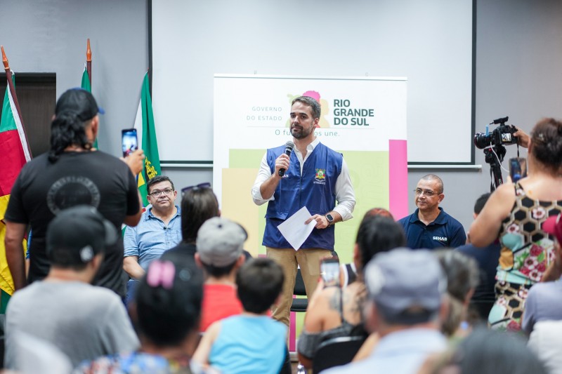 Entrega de termos de posse no loteamento Santa Luzia