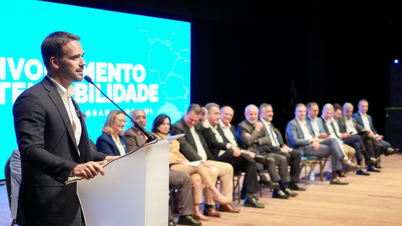 Em evento com Lula, governador reforça necessidade de ajuste na cobrança da dívida com a União