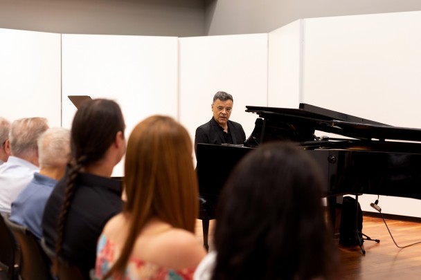 Pianista Max Uriarte crédito Vitória Proença, divulgação OSPA