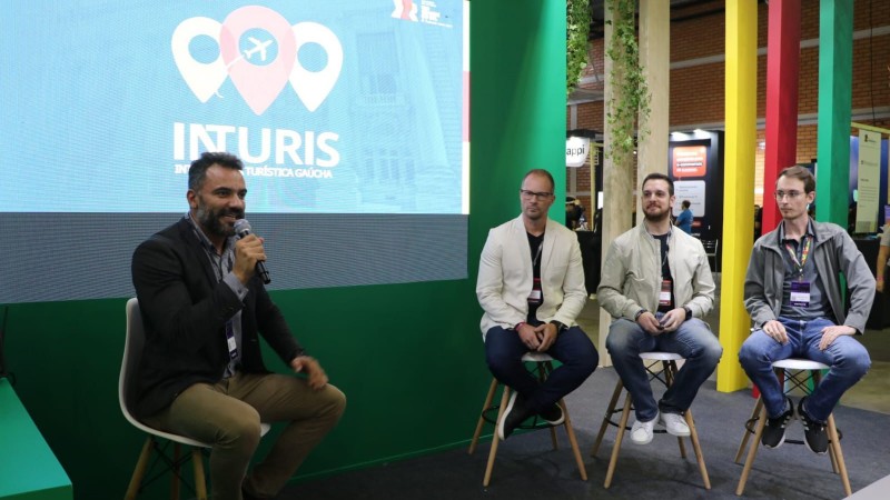 Painel Inturis no Gramado Summit 2024