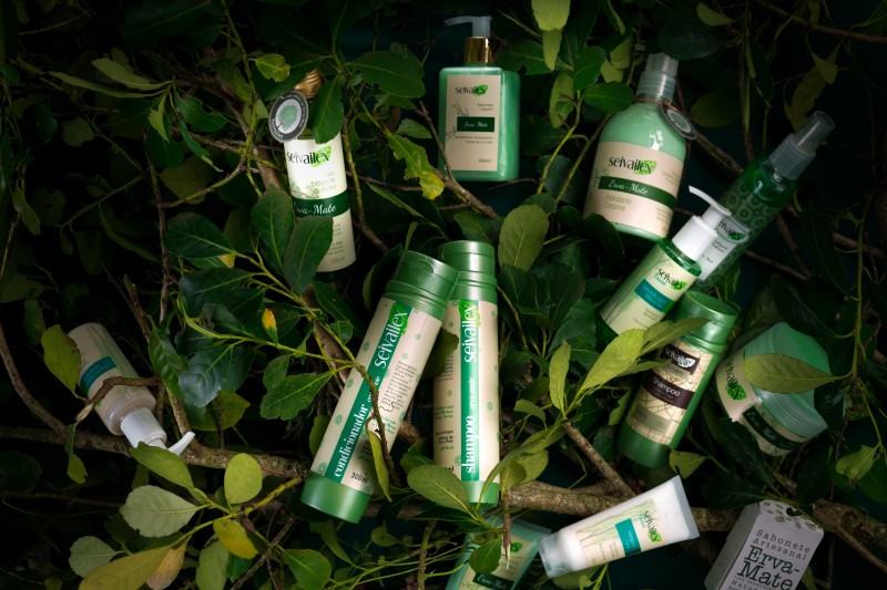 Foto de linha de cosméticos que utilização a erva mate em sua composição. São produzidos pela empresa Seivailex