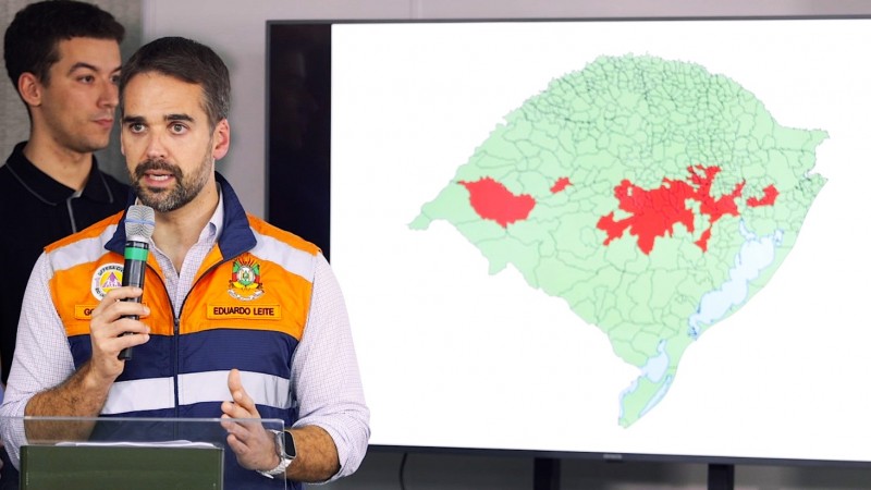 Leite em coletiva sobre as chuvas maio de 2024 3