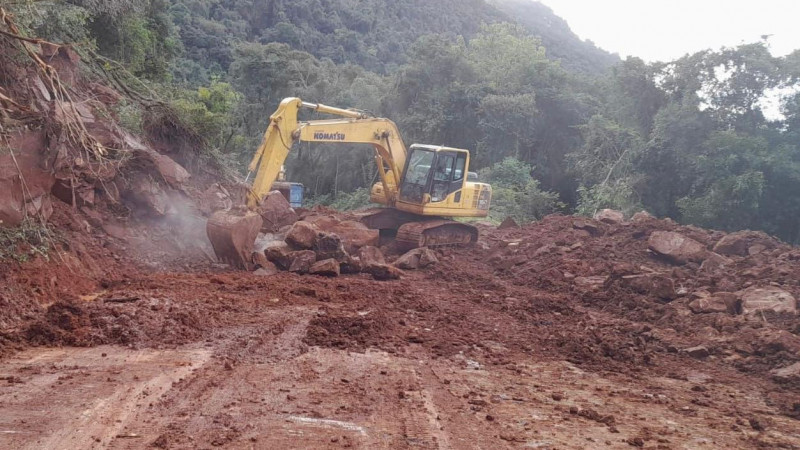 Daer trabalha em várias frentes para desbloquear rodovias da Serra mai24