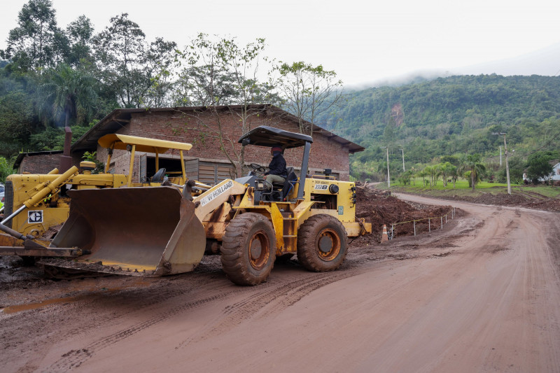 Obras entre Colinas e Roca Sales
