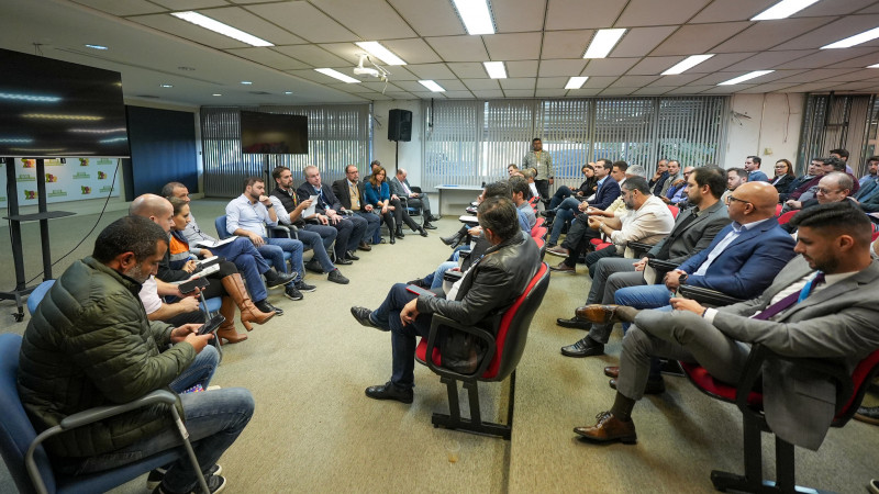 Governo se reúne com setor da construção civil para discutir estratégia de moradias para o Estado