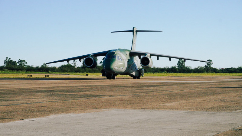 Base Aérea de Canoas, na tarde desta quarta feira (155), o segundo lote de cobertores comprados com recursos doados via pix
