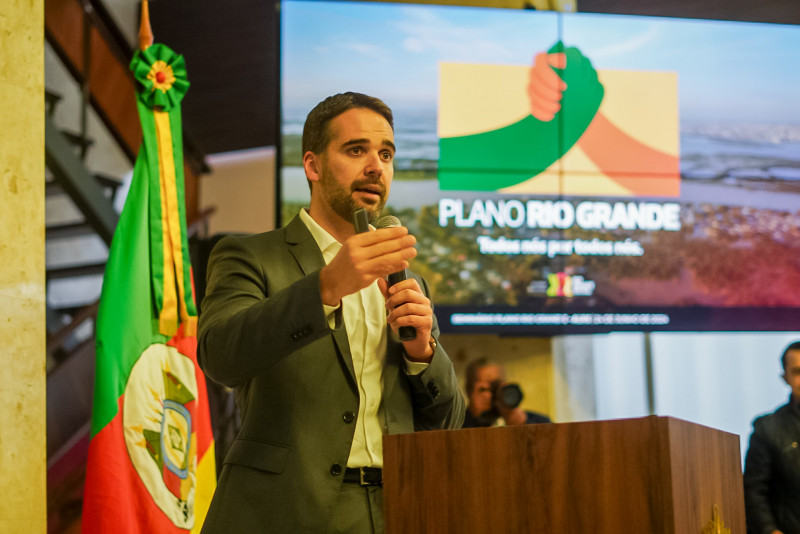 Leite apresenta impactos da enchente e novas medidas do Plano Rio Grande