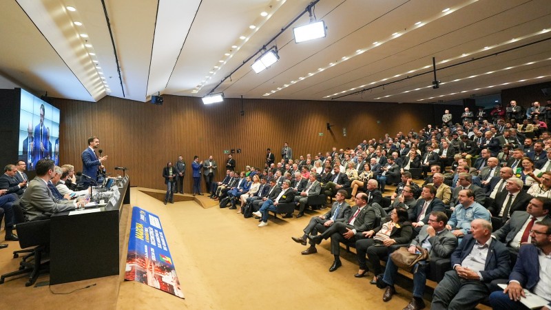 Leite discursa na Câmara com prefeitos gaúchos jul24