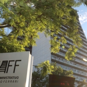 Imagem da fachada do Caff.