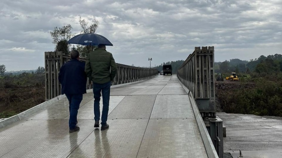 Imagem da ponte provisória entre Arroio do Meio e Lajeado.