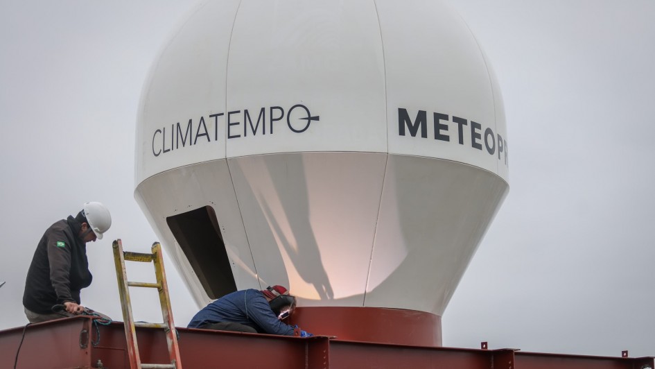Novo radar meteorológico é instalado e passará por ajustes e testes ago24