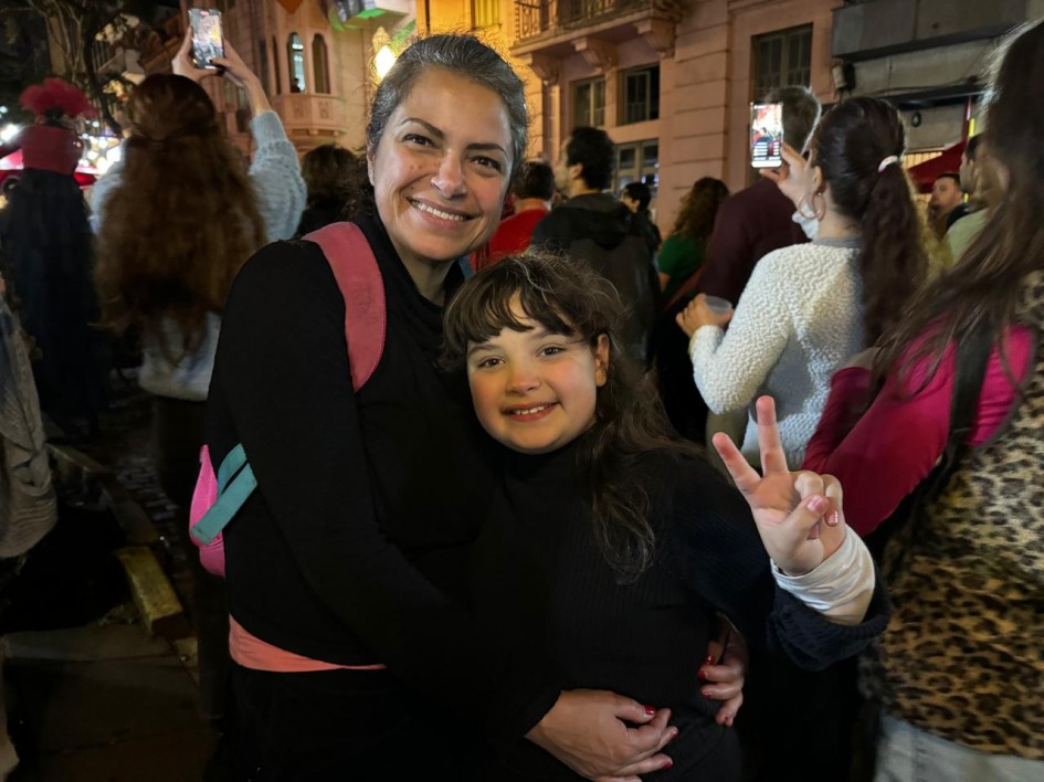 Foto Carlos Hammes A professora Maximira André, acompanhada da filha, Júlia