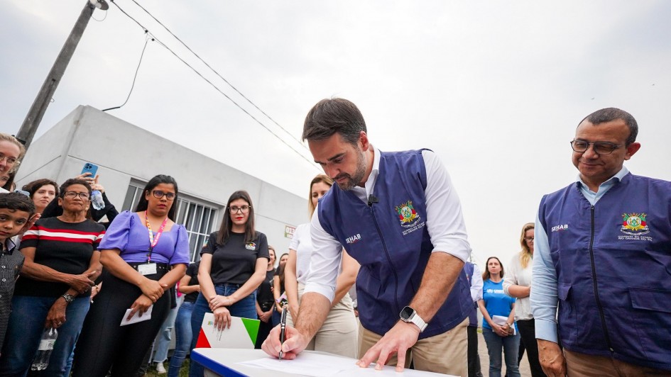Entrega de casas em Encantado 2