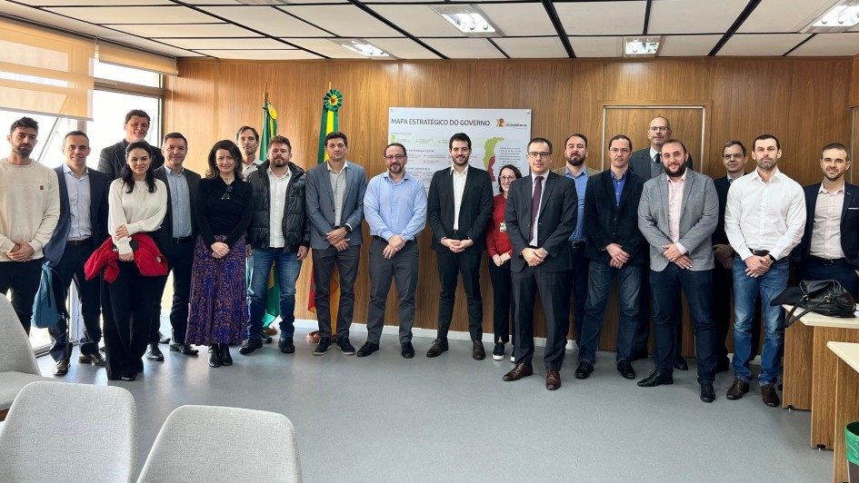 Foto posada com todos em pé após a apresentação do Plano Rio Grande no TCE RS.